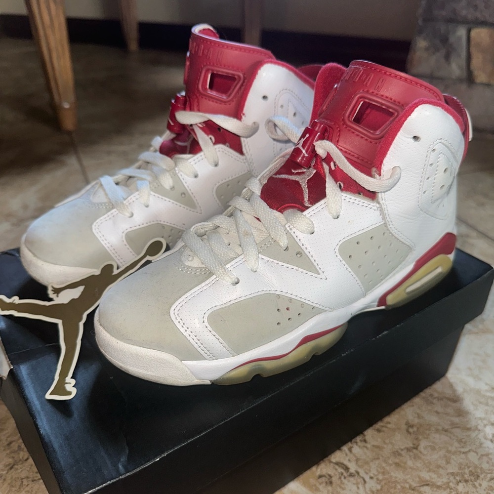 Nike Air Jordan 6 Retro Alternate GS Kids Shoe 5.5Y platinum White Red 2016
